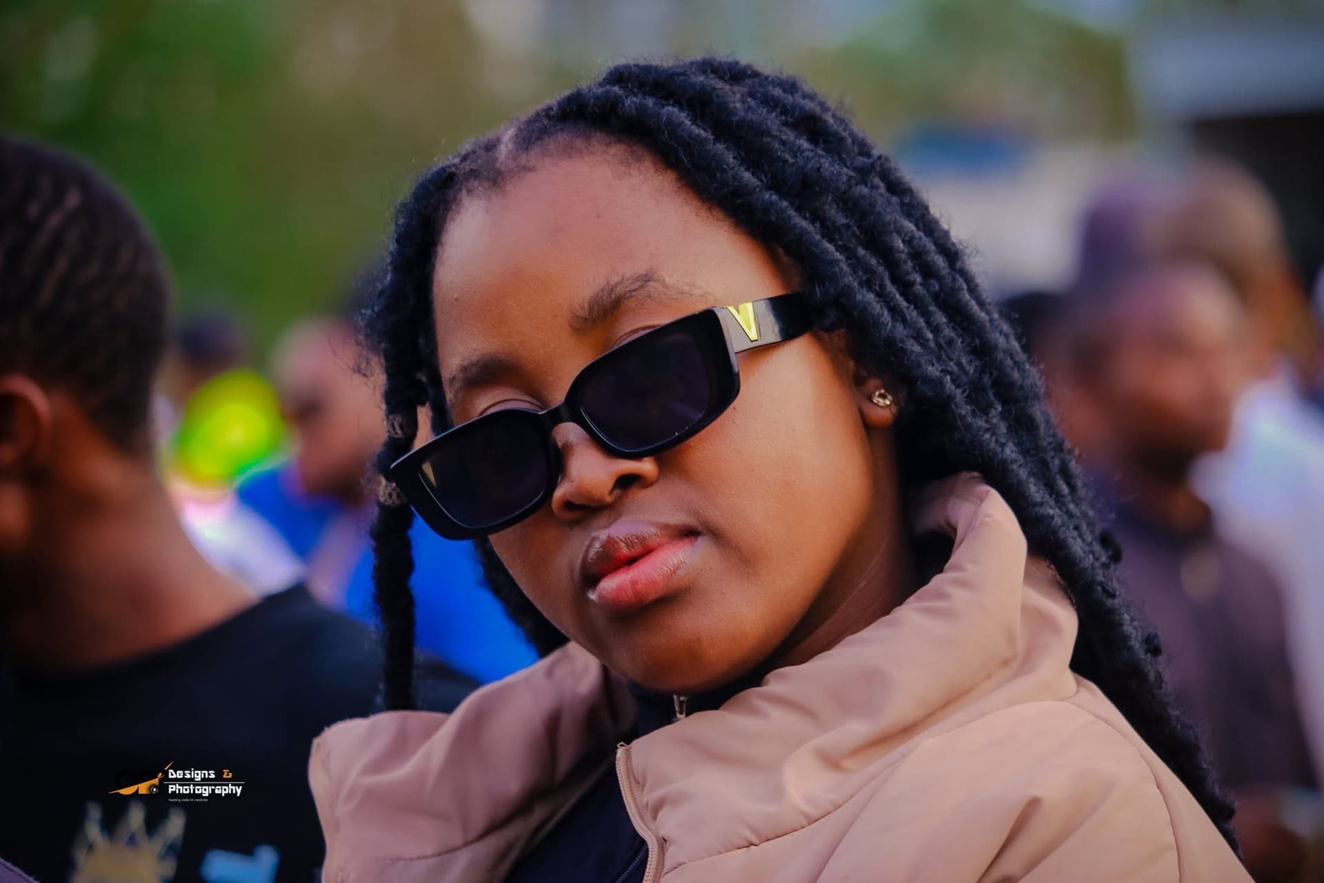 Festival attendee in sunglasses at a Simply Piano daytime session